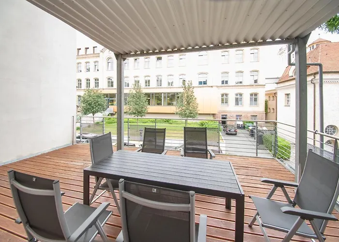 Room&Go: Zentral - Terrasse - Weber Grill